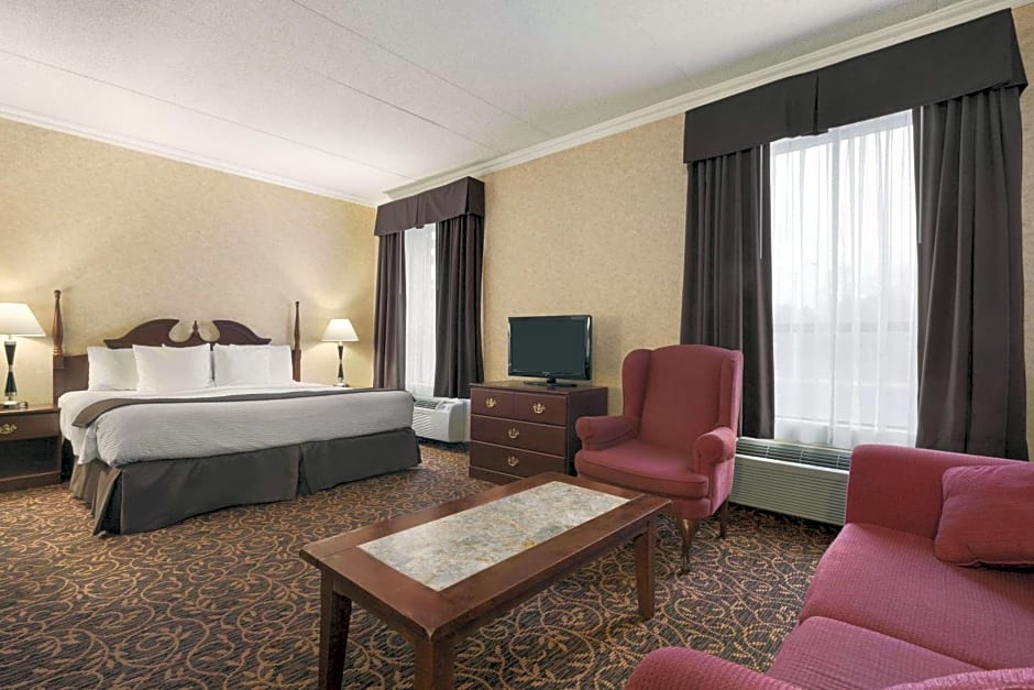 Days Inn by Wyndham Toronto East Lakeview