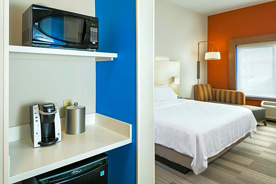 Holiday Inn Express and Suites Medford By IHG