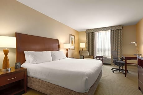 1 King Hearing Accessible Room