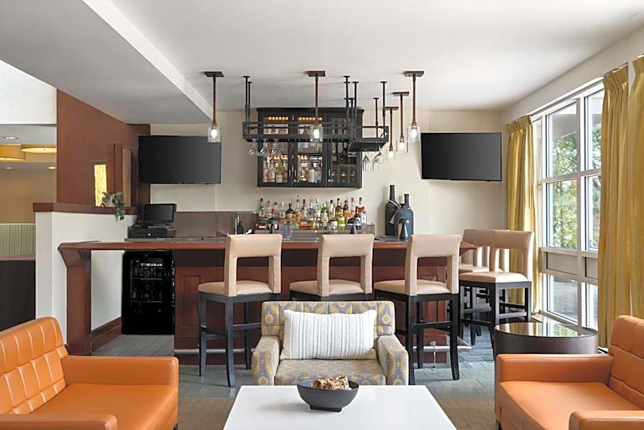 DoubleTree by Hilton Boston Bayside