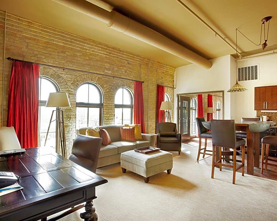 Brewhouse Inn And Suites
