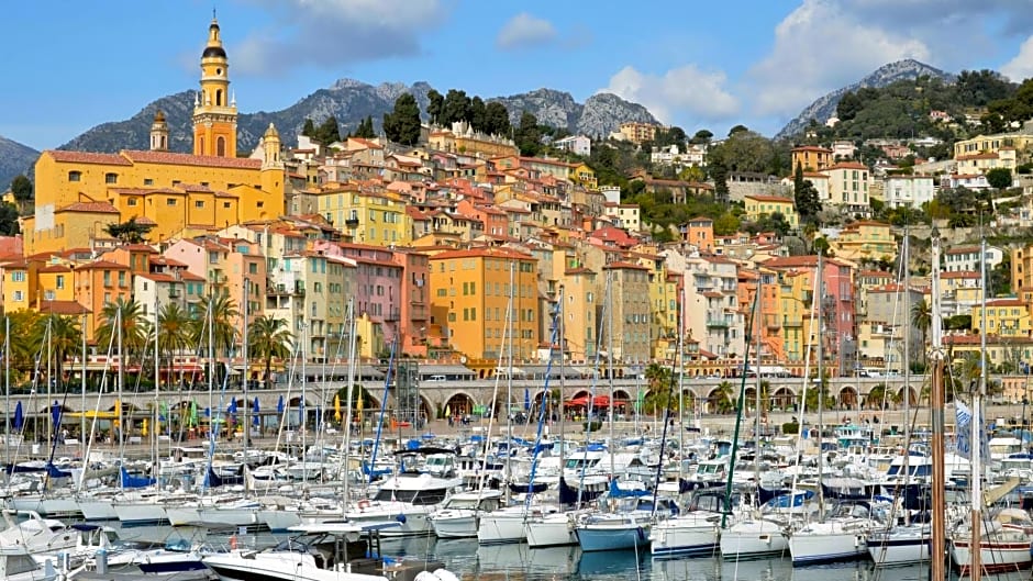 Le St Pierre, joli T1 central a 2 minutes des plages