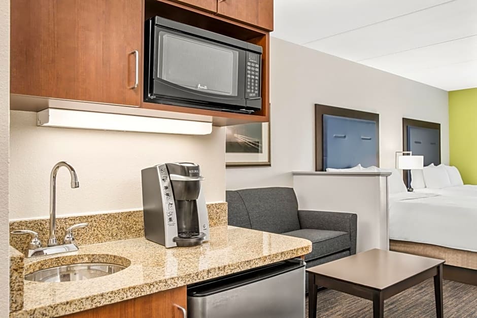 Holiday Inn Express & Suites Wilmington-Newark by IHG