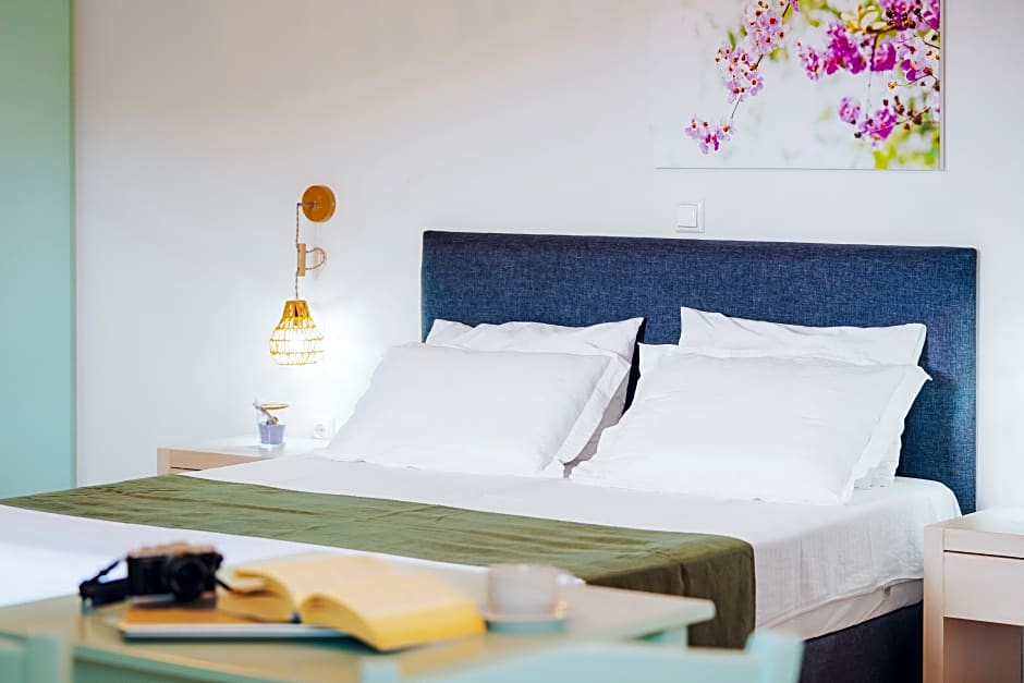 Aelia Apartments & Suites