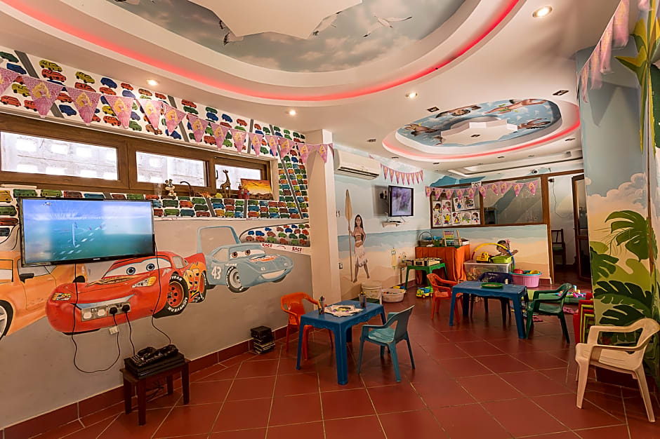 Travellers Beach Hotel & Club