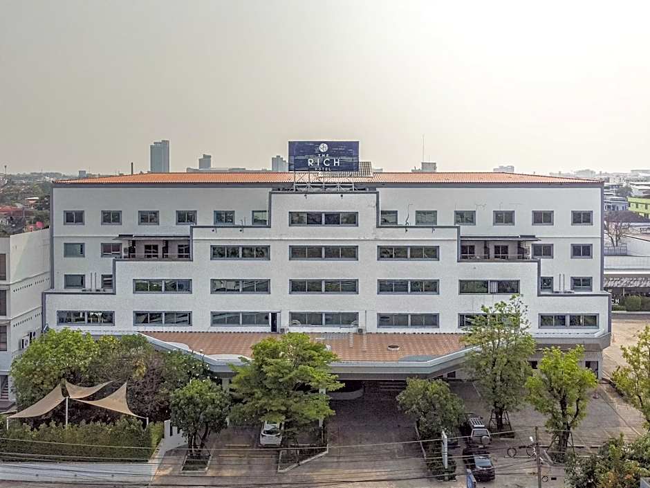 The Rich Hotel