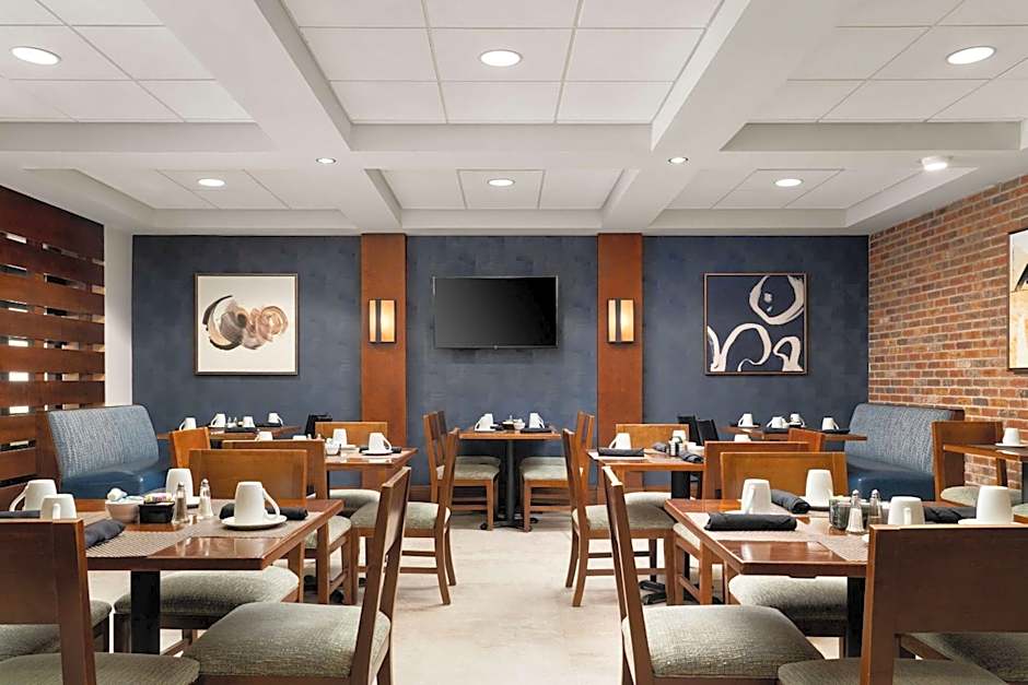 DoubleTree By Hilton Hotel Bradley International Airport