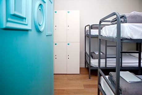 Bed in 6-Bed Mixed Dormitory Room with Private Bathroom