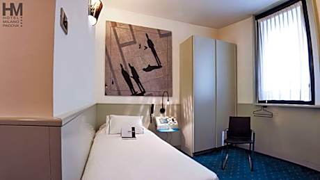 Small Single Room - Non-Smoking
