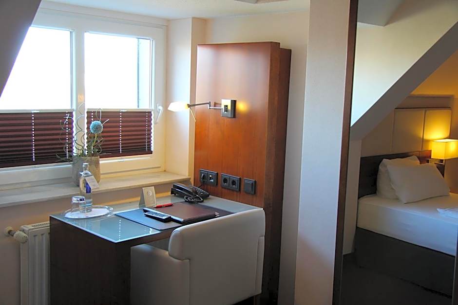 Photo 1 of 7 of Single Room