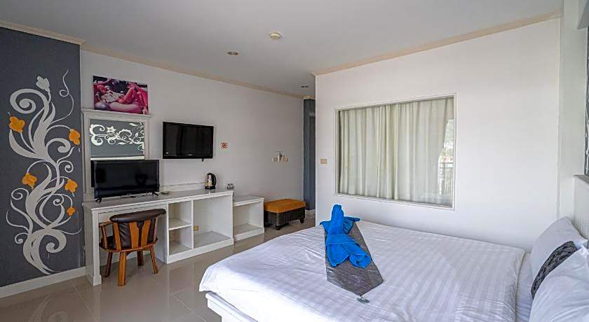 Santi White House Patong