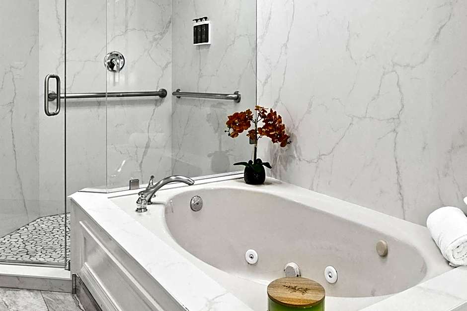 University Park Inn & Suites, an Ascend Collection Hotel