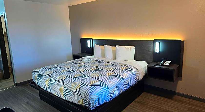 Economy Hotel Plus