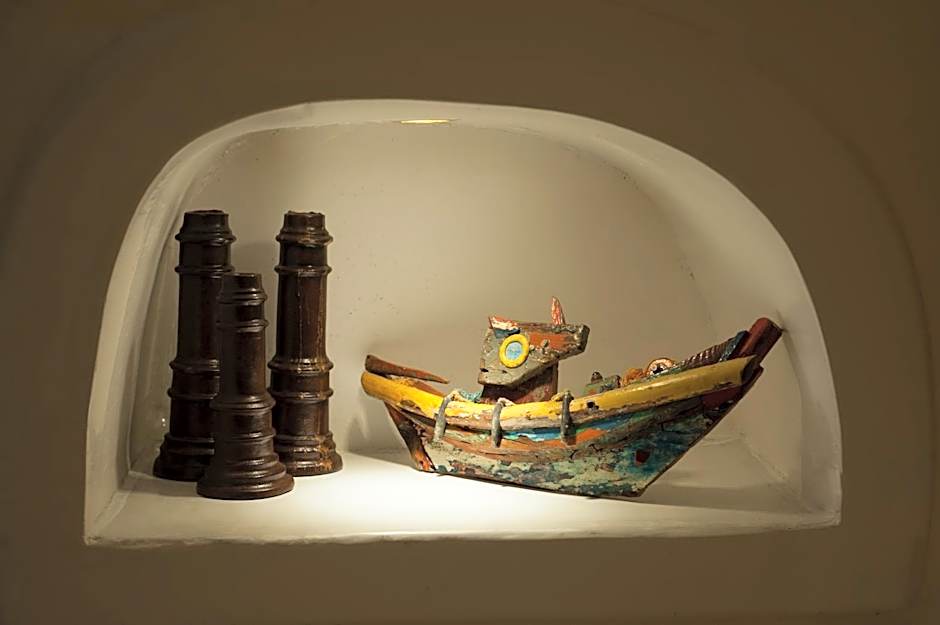 Heliophos Boutique Caves