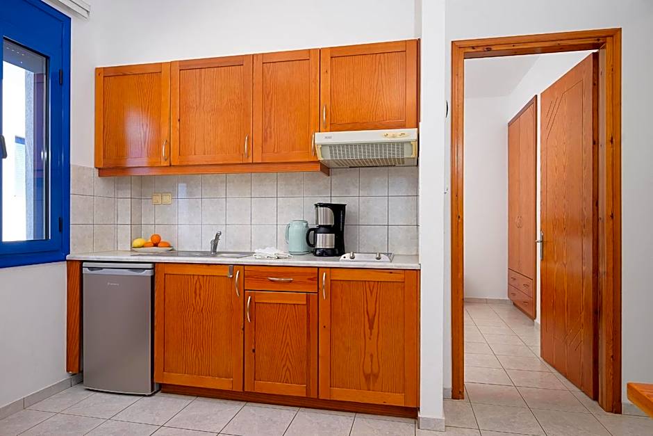 Finikas Studios & Apartments - Kalamaki Holidays