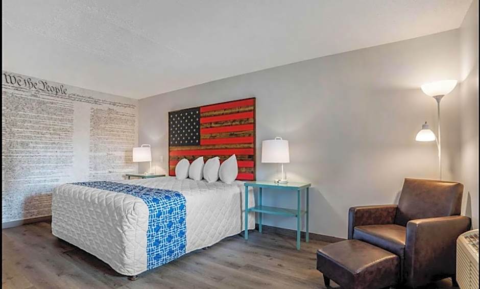 Super 8 by Wyndham Daleville/Fort Novosel