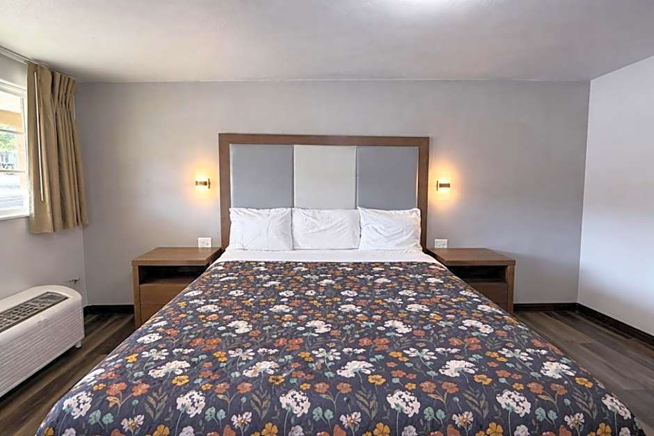 American Inn & Suites
