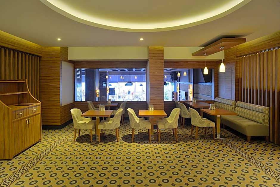 Maris Beach Hotel