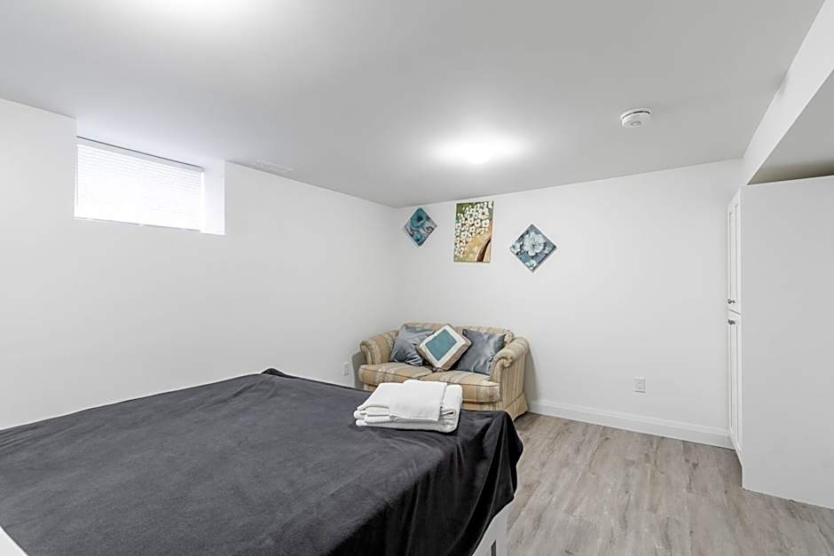 Beautiful renovated home 3 mins drive to Fall