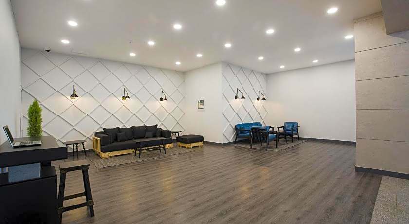EL Hotel