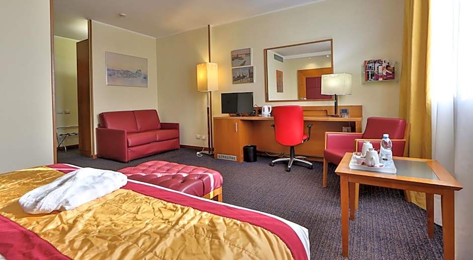 Crowne Plaza Venice East By IHG