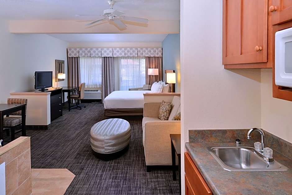 Photo 1 of 2 of 1 King Bed Suite