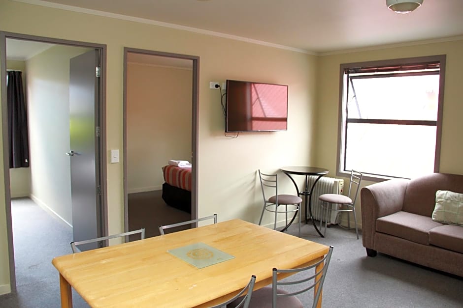 Photo 1 of 8 of 3 Bedroom Apartment
