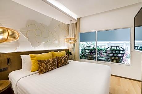 Villa with Garden View