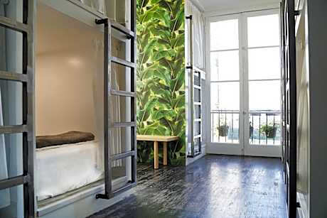 Single Bed in Mixed Dormitory Room