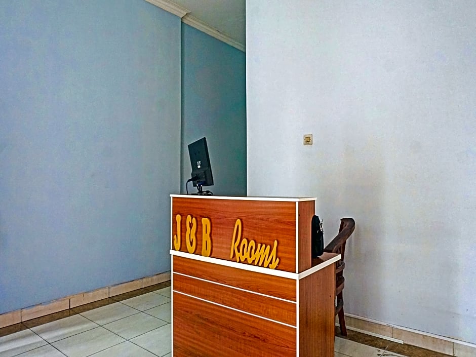 Super OYO 91535 J&b Rooms Tomang