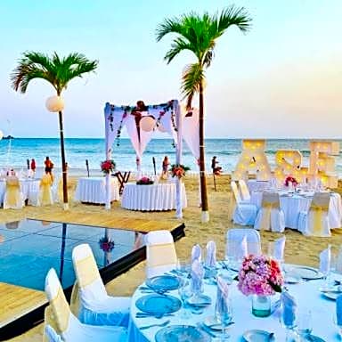 VILLA PARA 8p 6A 2M dentro del HOTEL a un costado del Krystal IXTAPA cuenta con playa y WIFI