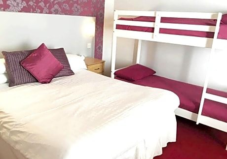 Family Room (2 Adults + 2 Children)