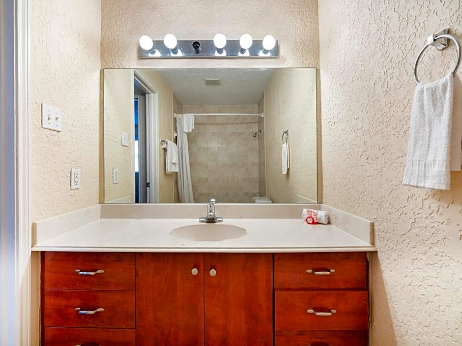 OYO Hotel & Apartments Houston Galleria