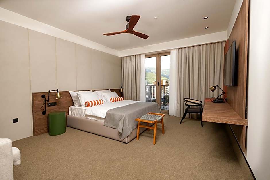 Infinity Hotel & More