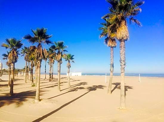 Hugo Beach Hotel & Apartments