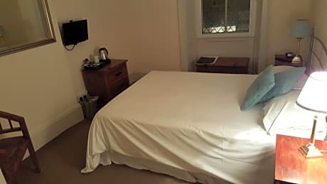 Family Room (2 Adults + 2 Children)