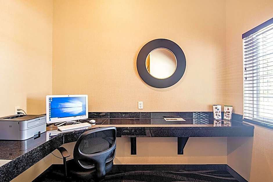 Cobblestone Hotel & Suites - Paxton