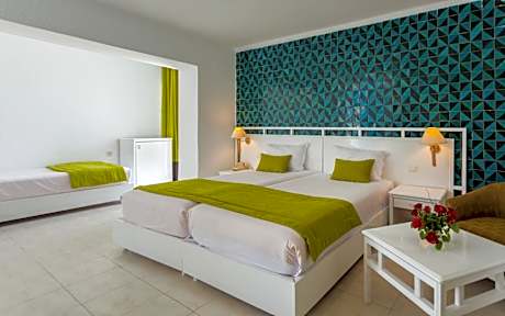 Quadruple Room with Sea View