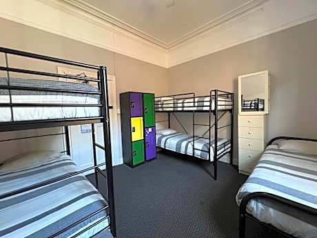 Bed in Mixed 5-Bed Dormitory Room with Private Bathroom