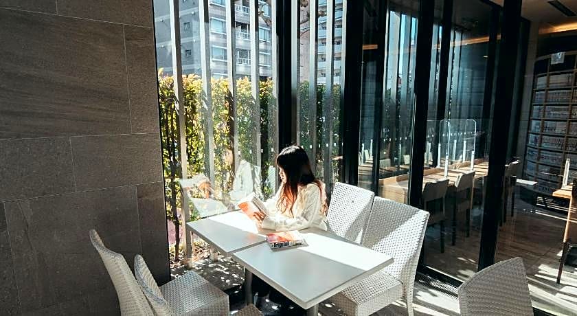 Quintessa Hotel Tokyo Haneda Comic and Books