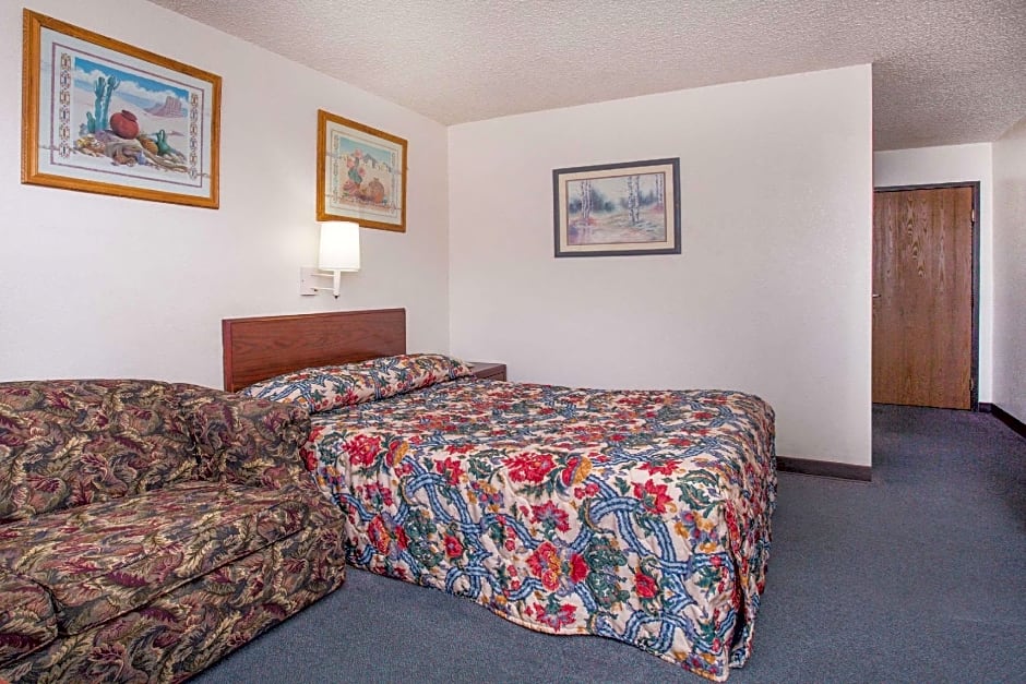 Super 8 by Wyndham Limon