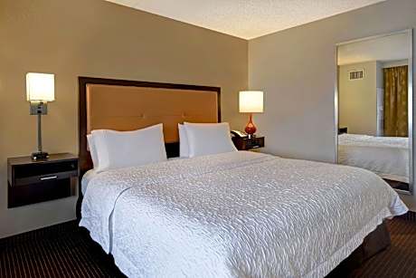 1 King Mobility Access With Tub Nonsmoking