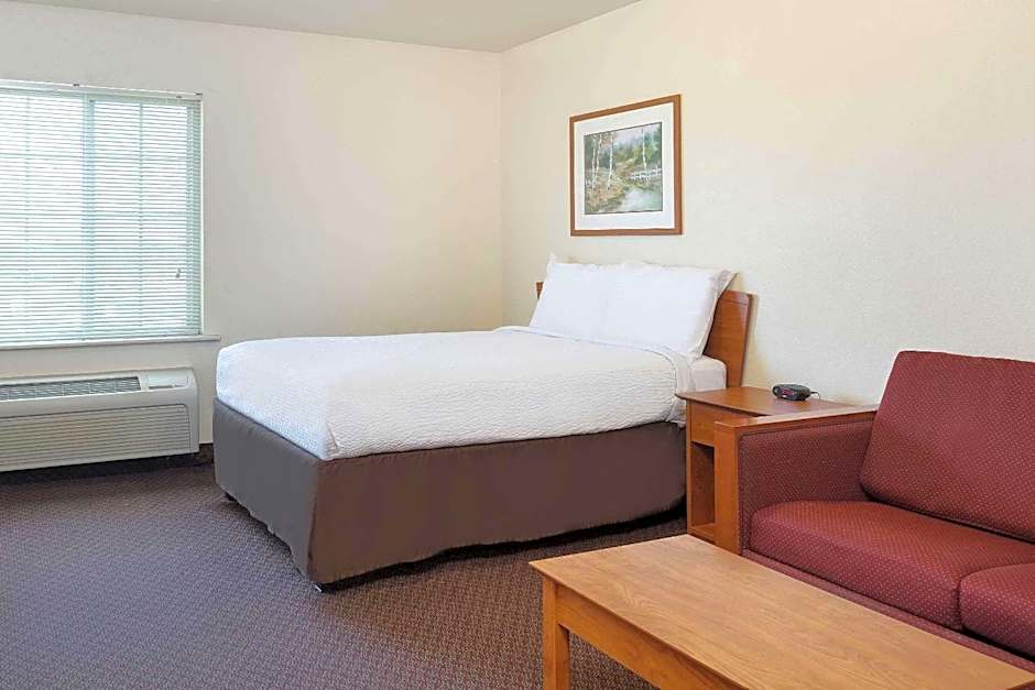 WoodSpring Suites Tyler Rose Garden