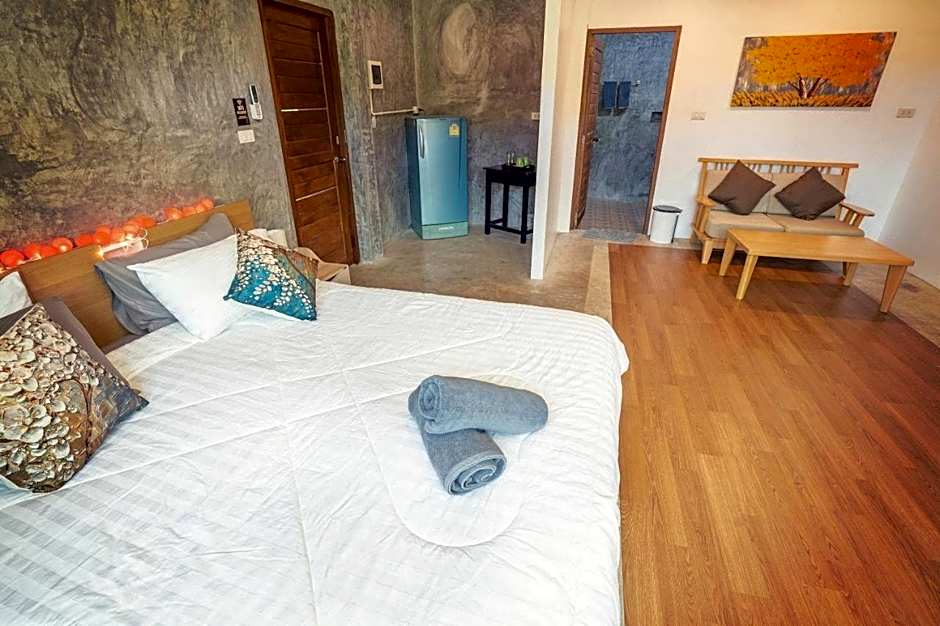 Tonmai Suites