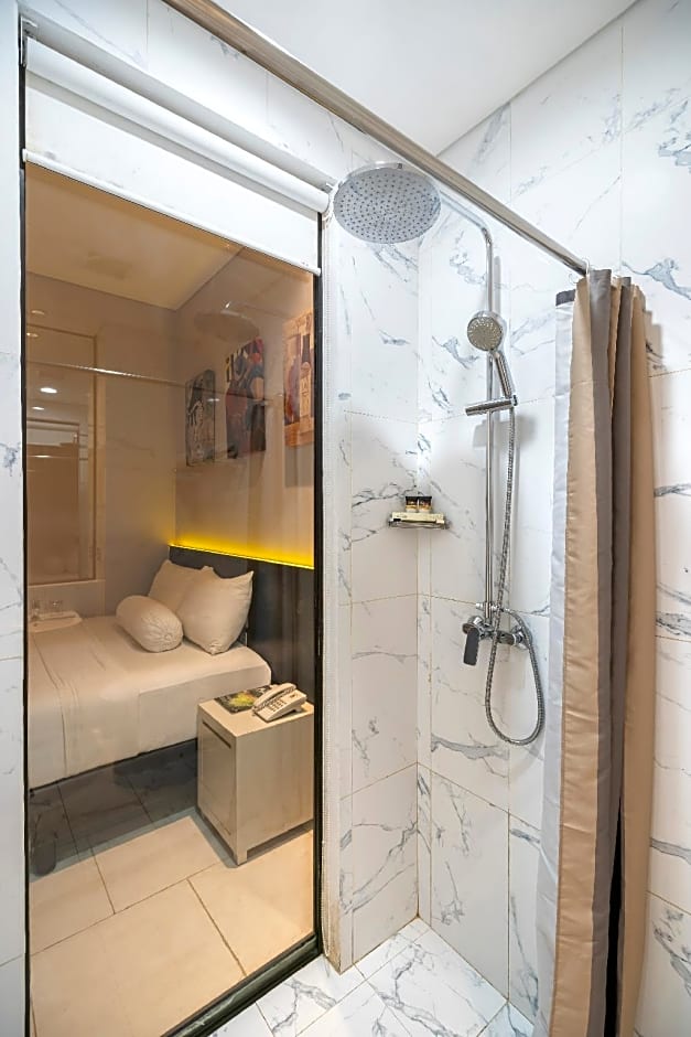 Front One Boutique Karawang