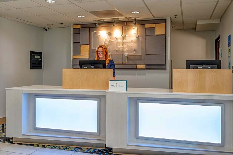 Holiday Inn Express Hotel & Suites Thornburg-S. Fredericksburg By IHG