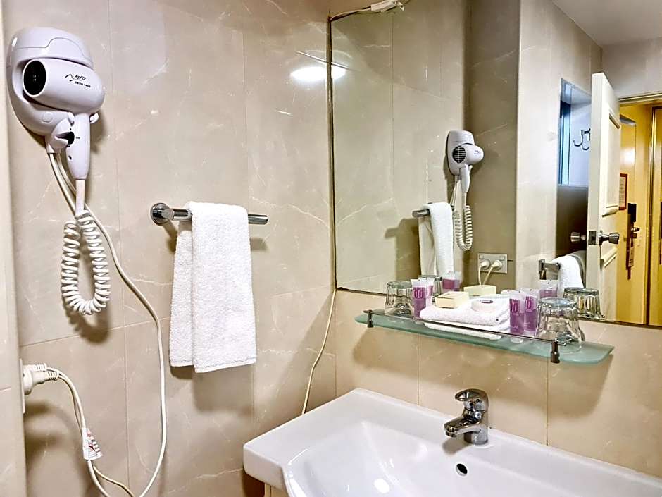 Twin Towers Inn