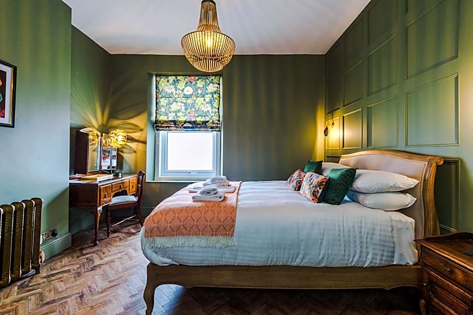 Russell Court by Orenda-Luxe