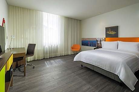 Queen Room with Roll-In Shower - Mobility Access