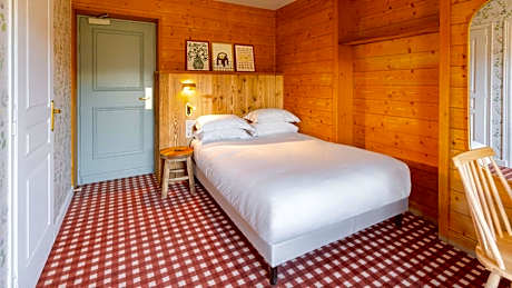 Standard Queen Room - Non-Smoking